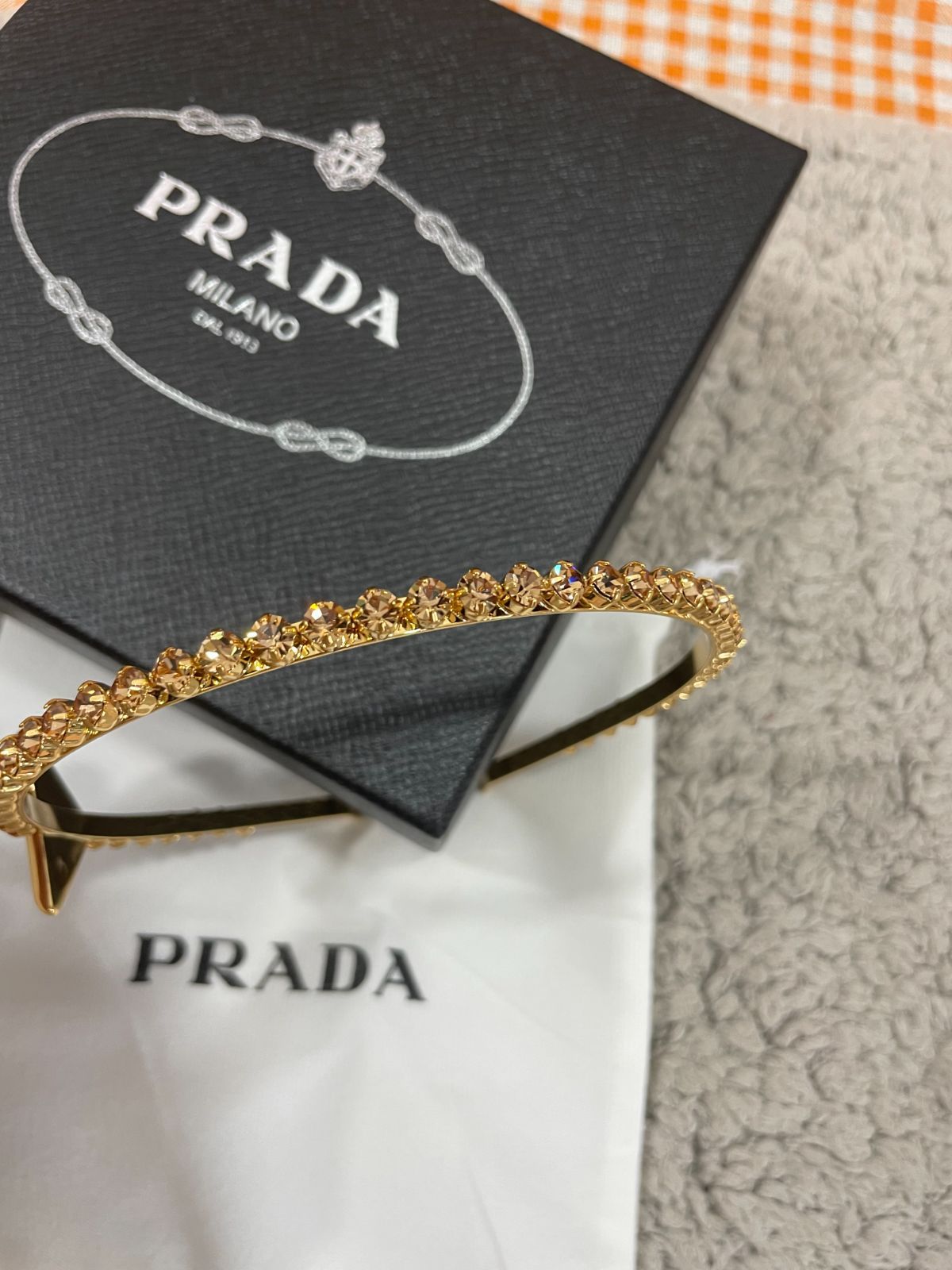 ✪感謝セール中✪PRADA プラダ　クリスタル ロゴ カチューシャ