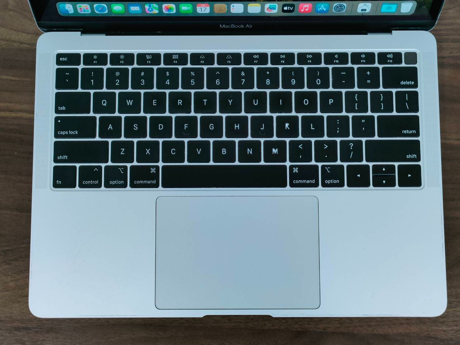 MacBook Air 2108 13インチ 1TB 充電56回 Q6 アップル(Apple) MBA130016B 13インチ MacBookAir 8コアCPU 8