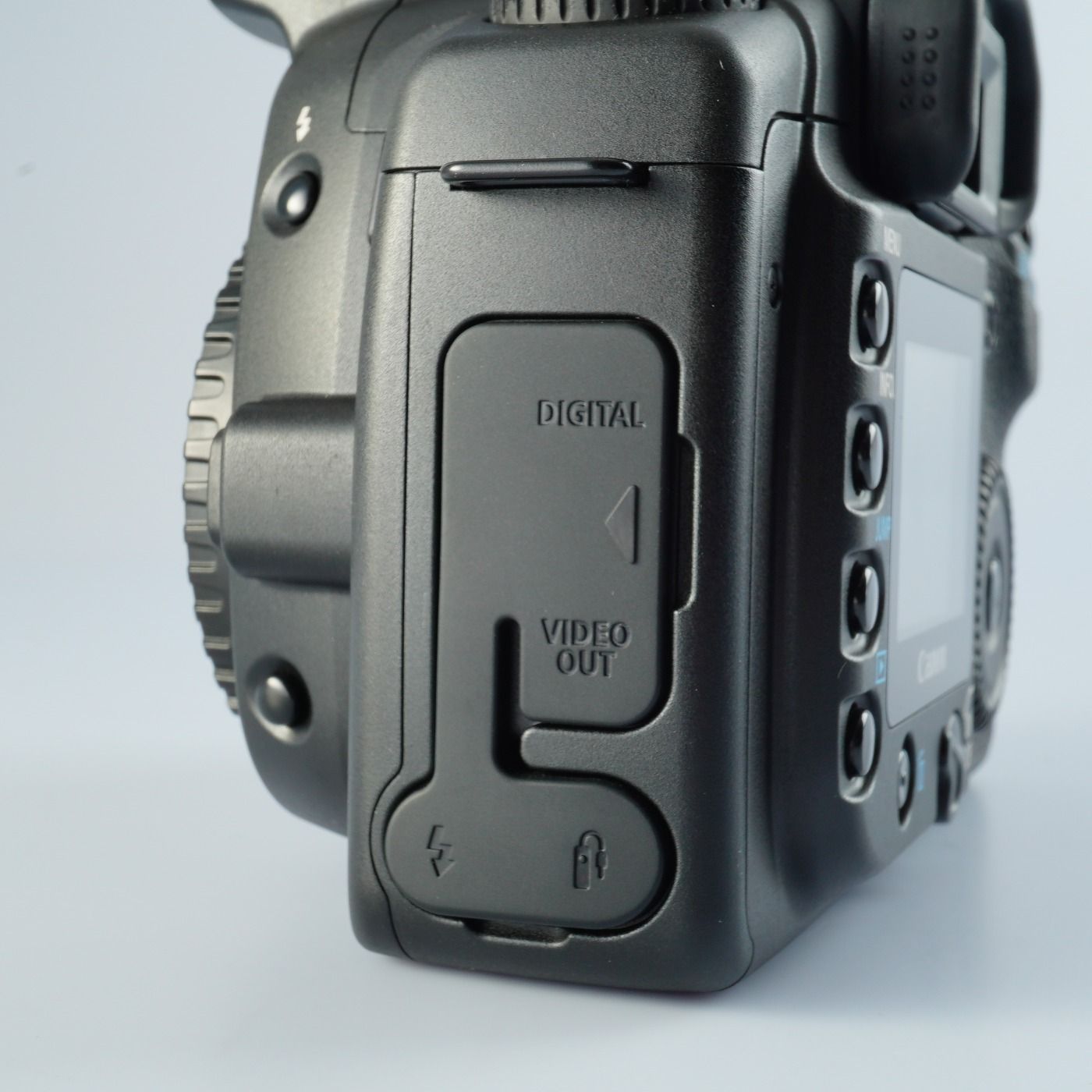 Canon キヤノン EOS 20D + EF-S 18-55mm F/3.5-5.6 IS Ⅱ デジタル一眼レフカメラ