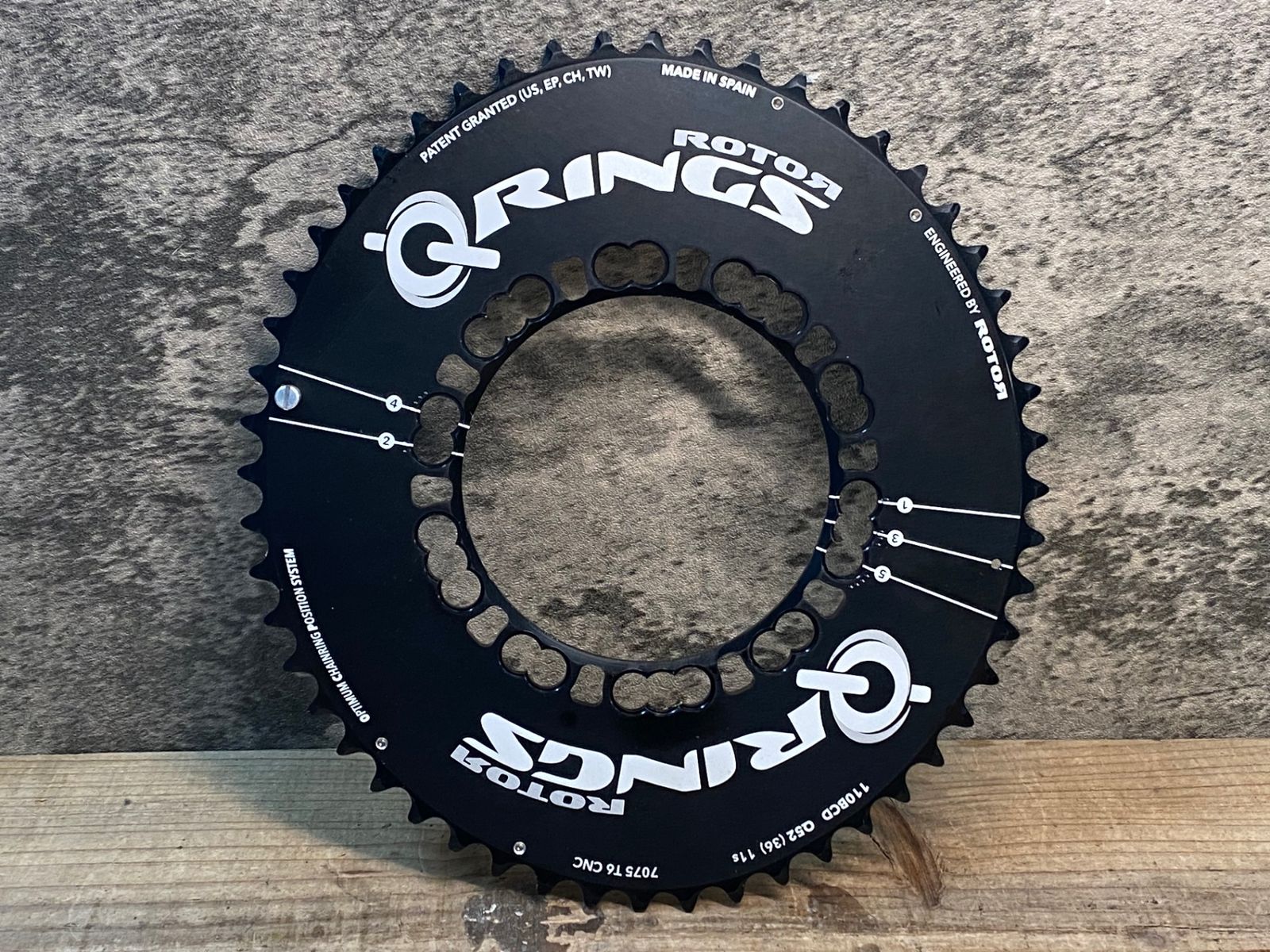 JG679 ローター ROTOR QRINGS 楕円 チェーンリング 52T BCD110 5H
