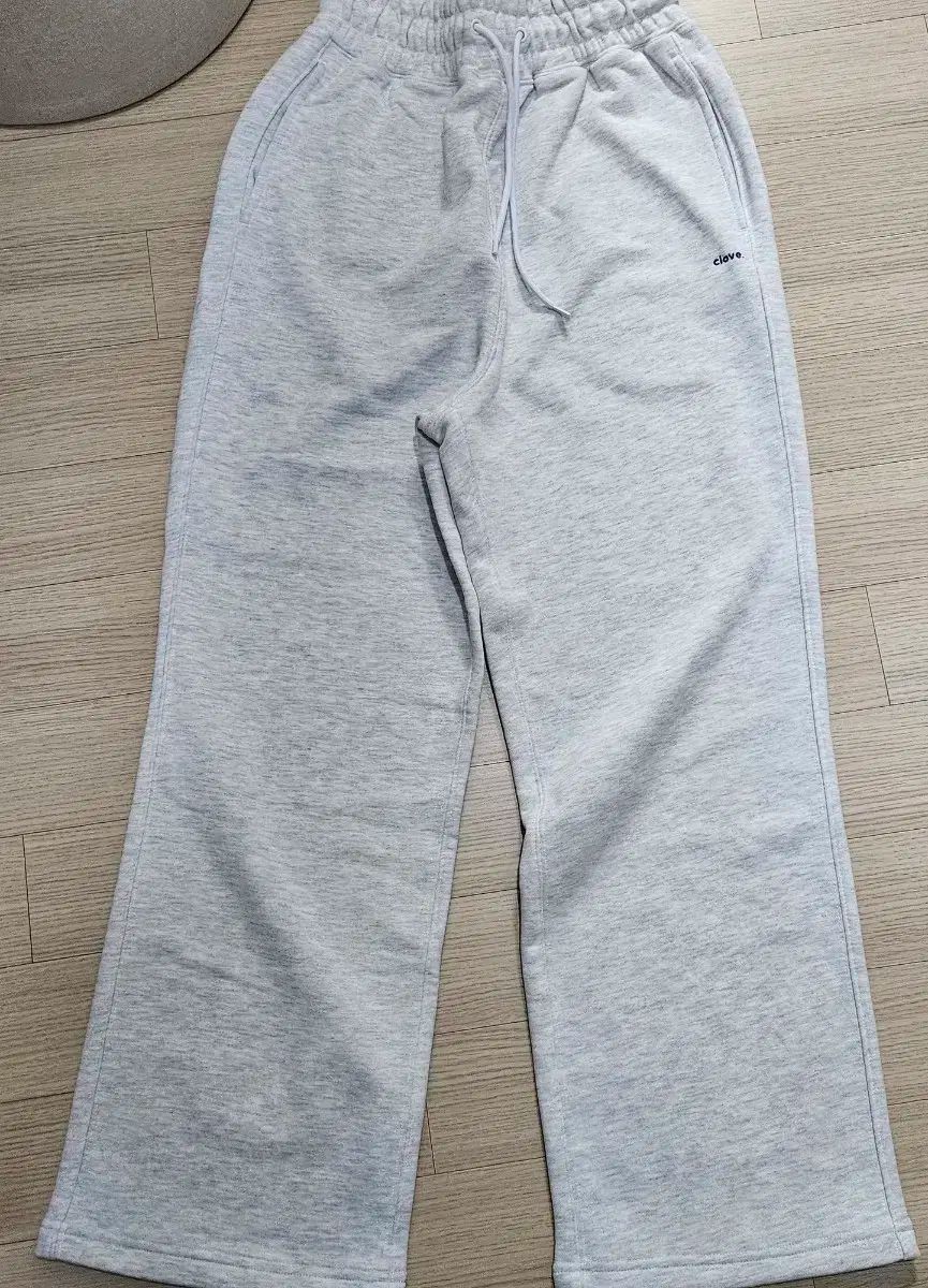 straight sweatpants