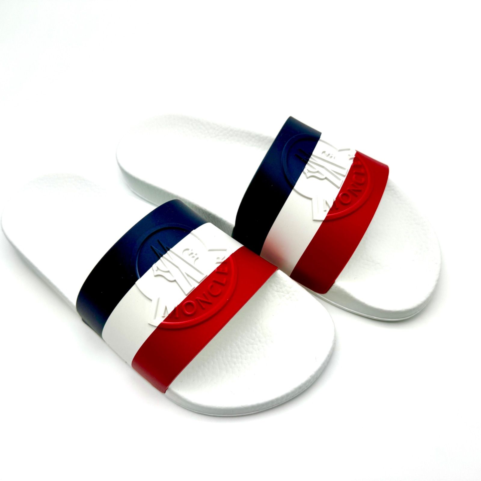 MONCLER モンクレール BASILE トリコロールライン ロゴ シャワーサンダル/ホワイト/4C000 40 01A49 002 MONCLER モンクレール シャワーサンダル フランスライン トリコロール