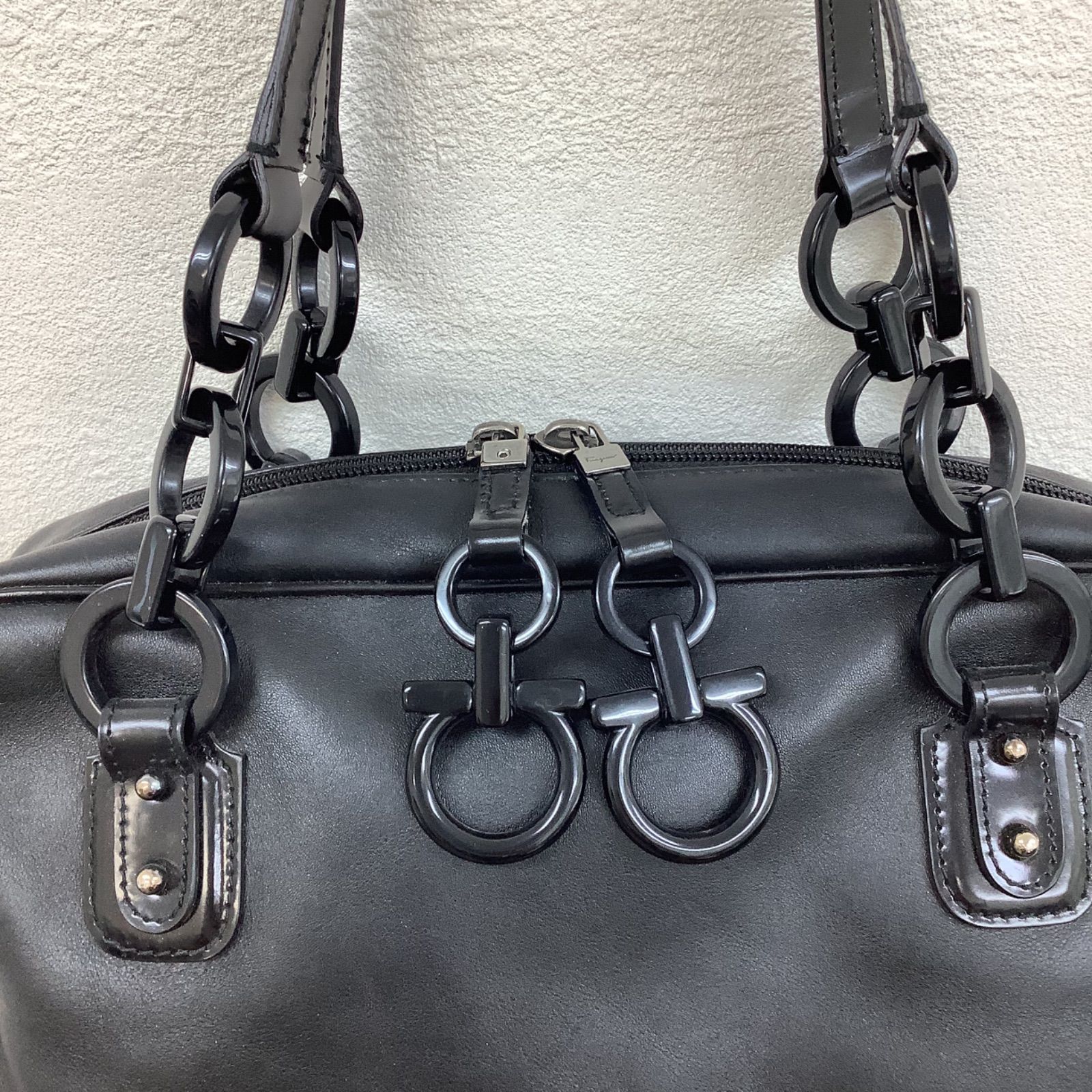 Salvatore Ferragamo サルヴァトーレフェラガモ ショルダーバッグ 