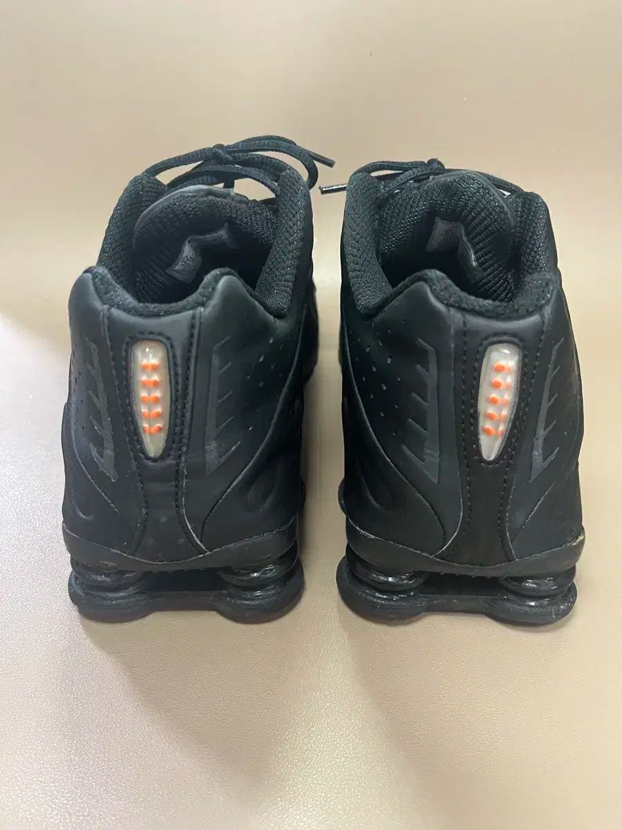 ショックス r 4 ブラック w 285