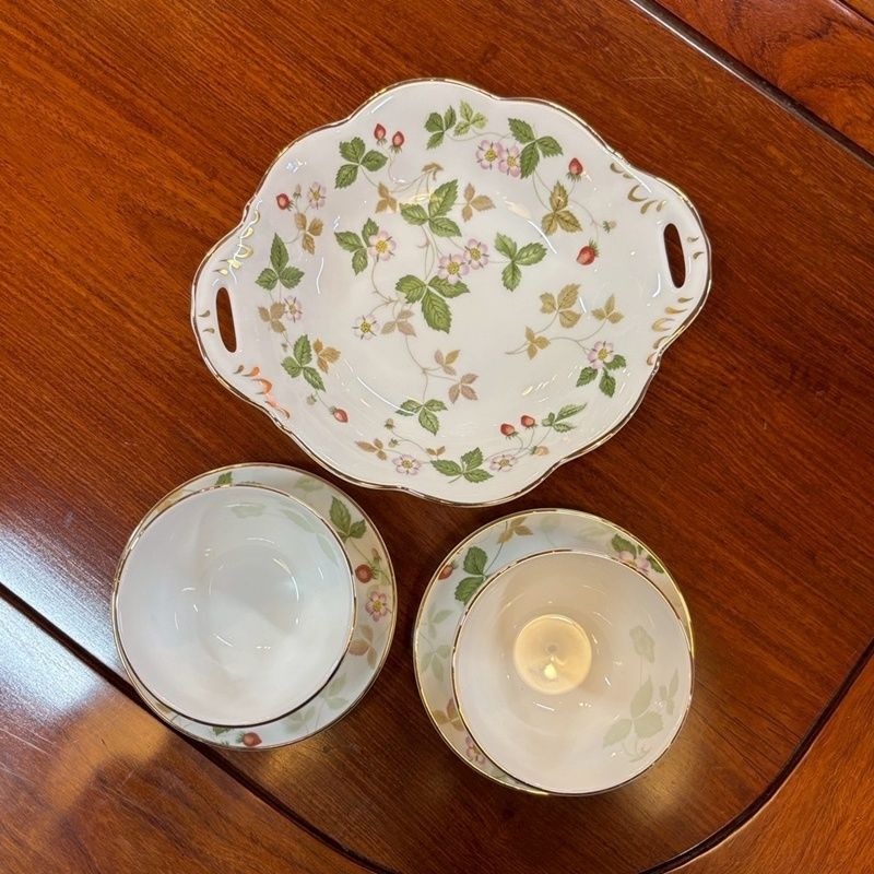 ワイルドストロベリー カップ&ソーサー 2客＆トレイセット