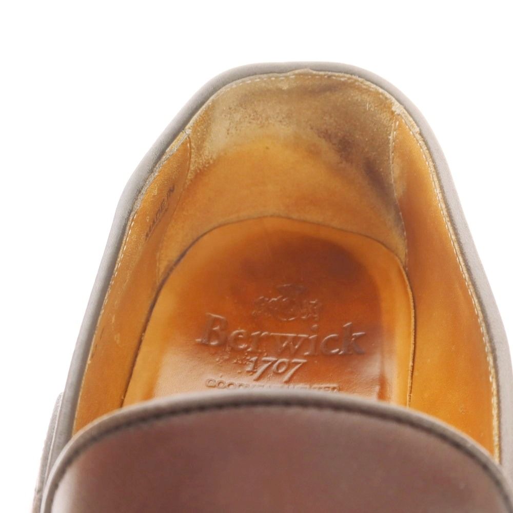 ダークブラウン