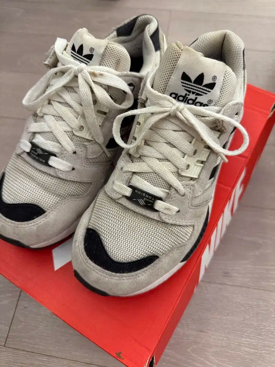 【だにえる】 Amazon.co.jp: adidas Originals Men's Zx 1K Boost Sneaker