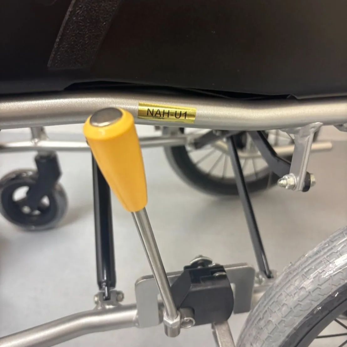 介助式車椅子 標準型介助