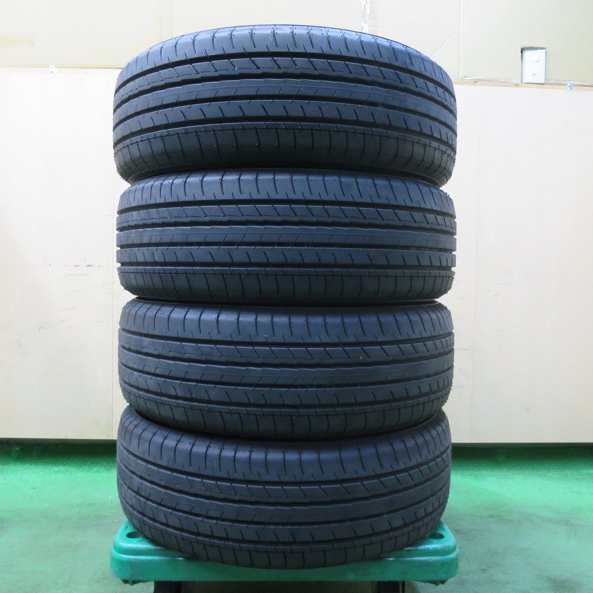 送料無料] 新車外し！24年☆205/55R17 ヨコハマ BluEarth-GT AE51