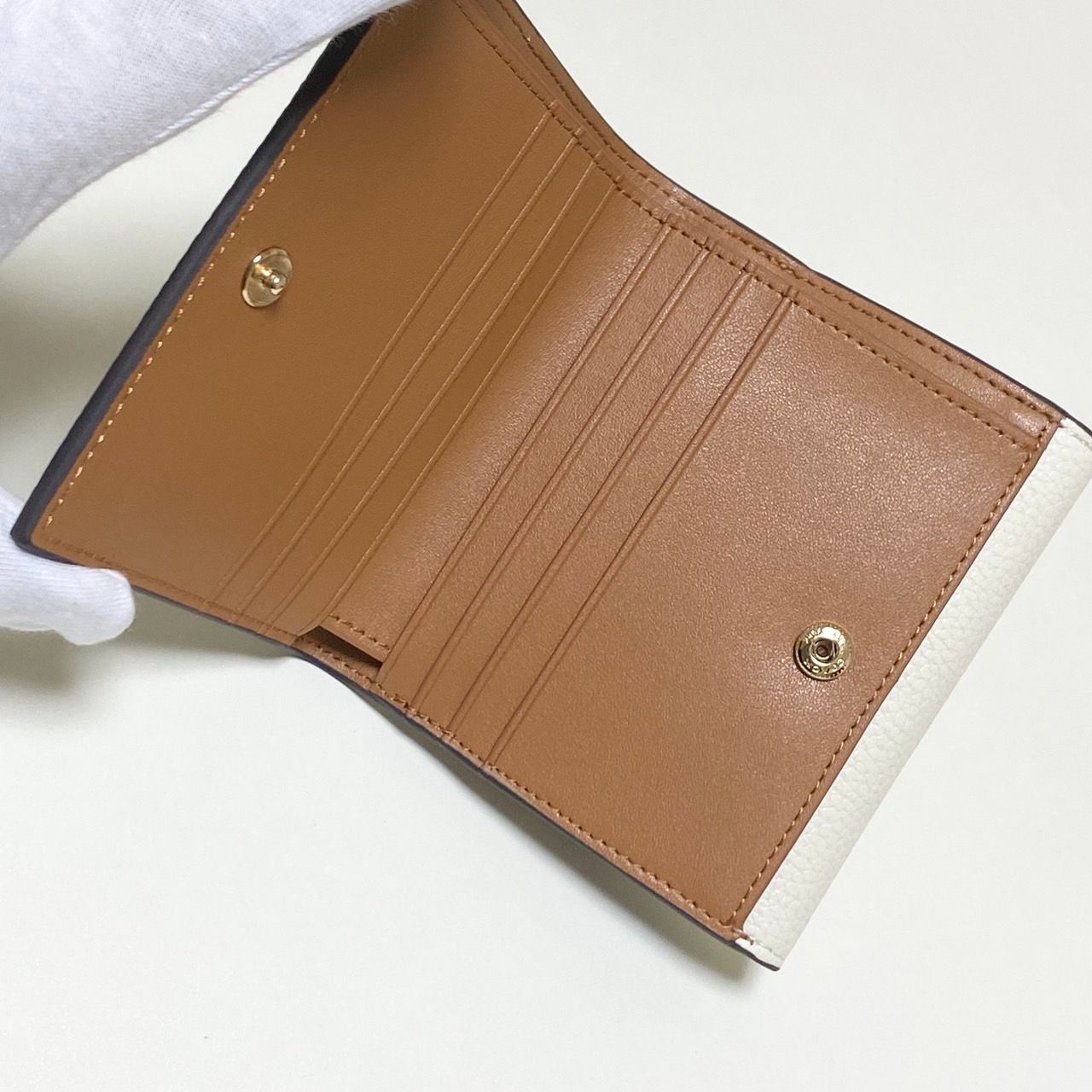 新品 COACH 二つ折り財布 スモールウォレット 7250 カーキ チョーク-