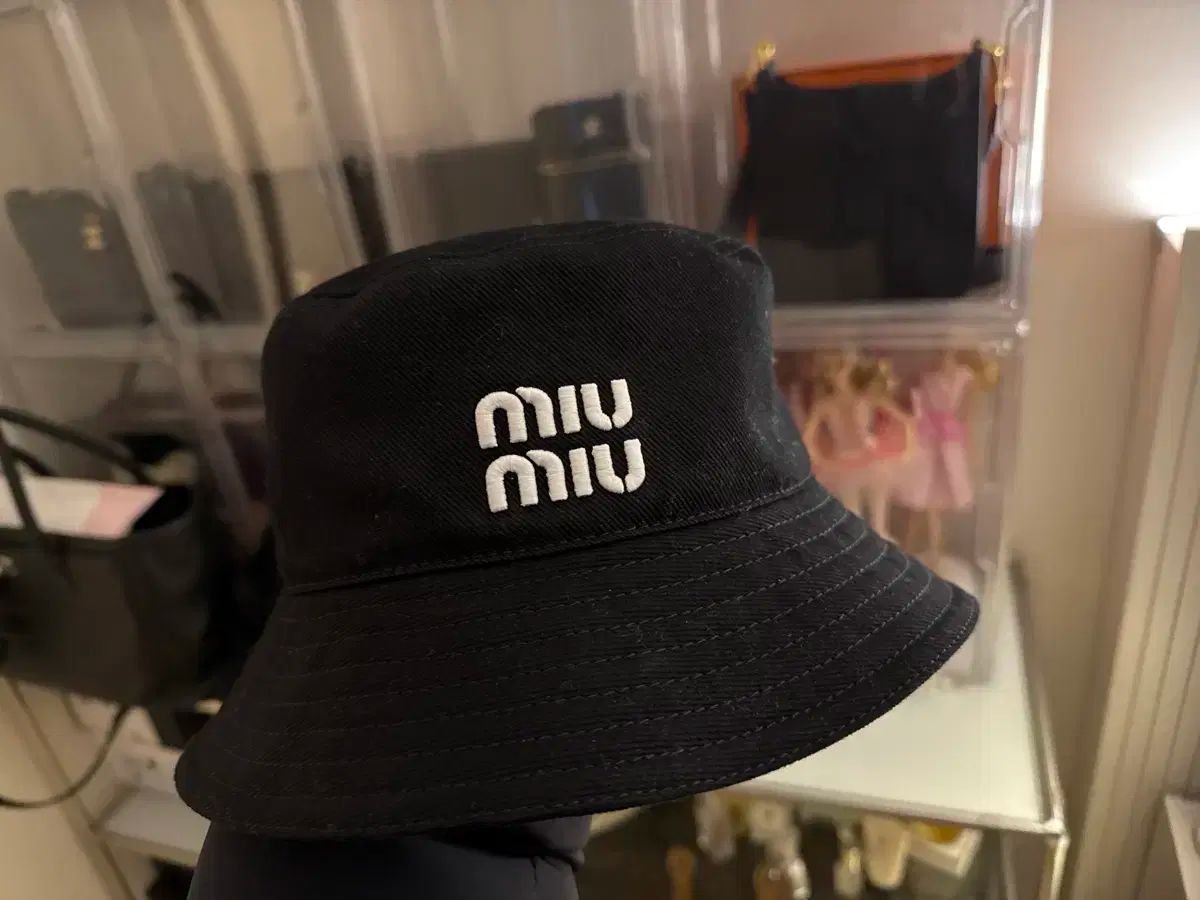 miu miu バケットハット 黒 Mサイズ miumiu バケットハット