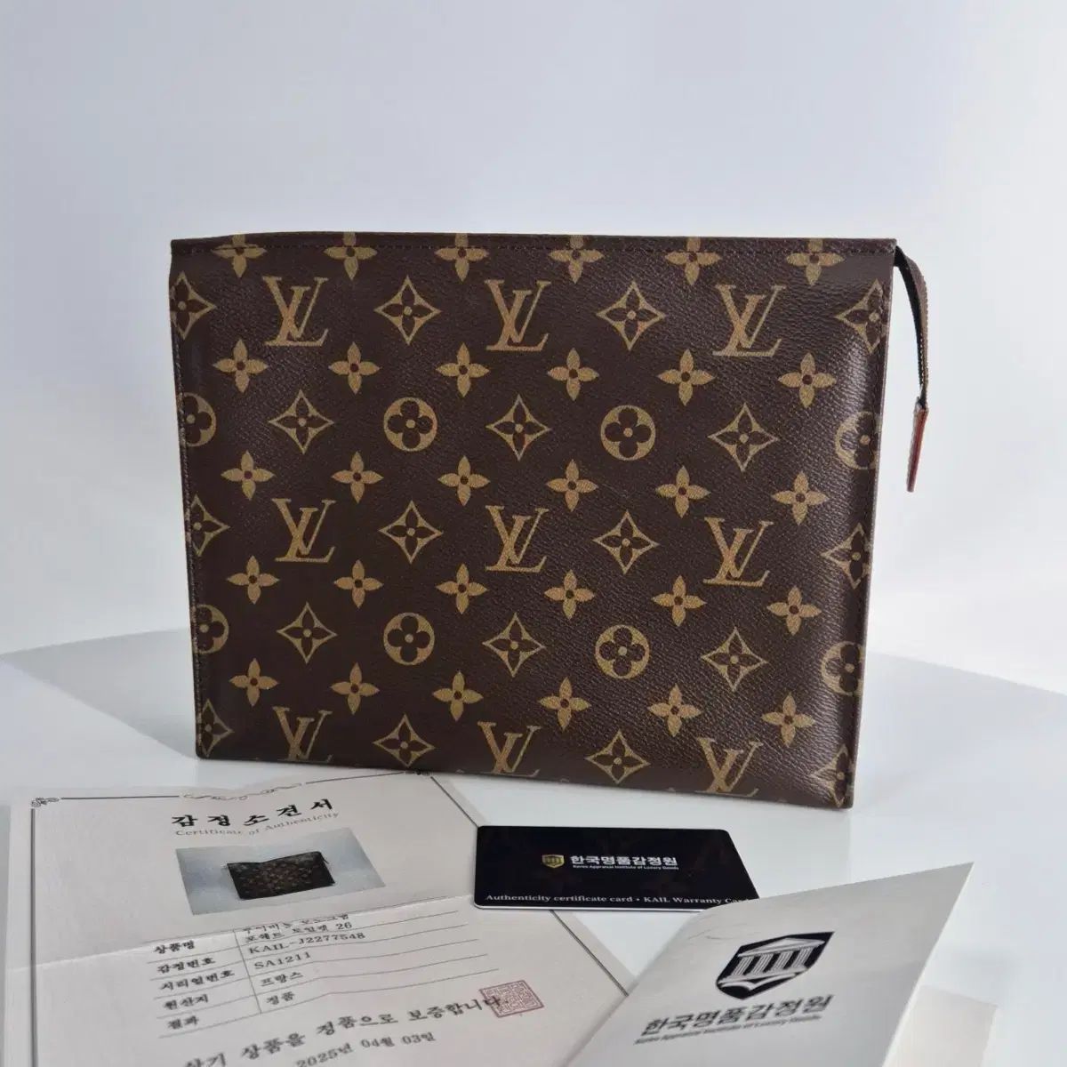 完成した感じ Louis Vuitton ルイヴィトン モノグラム ポシェット トワレット 26 クラッチバッグ M47542