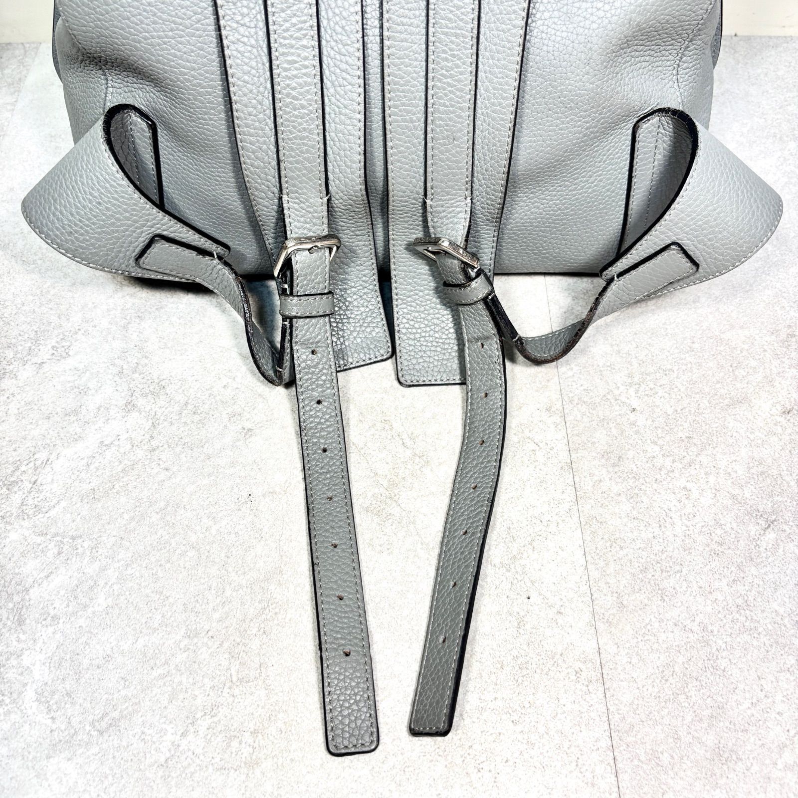 LOEWE ロエベ Tバックパック/リュック アナグラム グレー - メルカリ