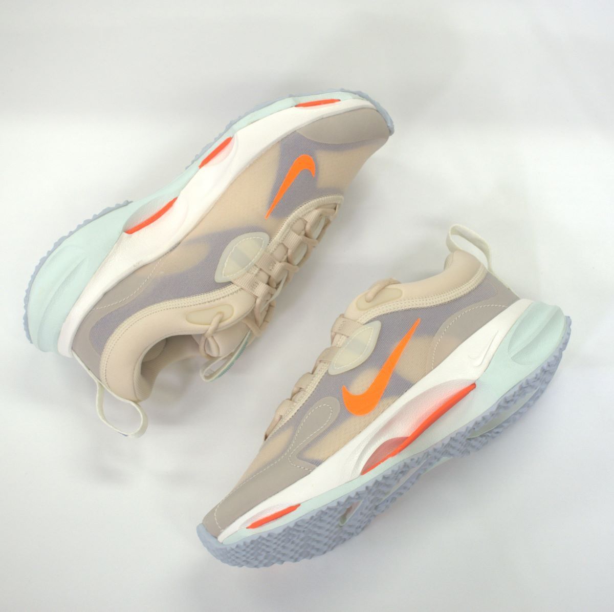 新品・未使用 ☆ NIKE】女性用☆ナイキウィメンズシューズ / スパーク