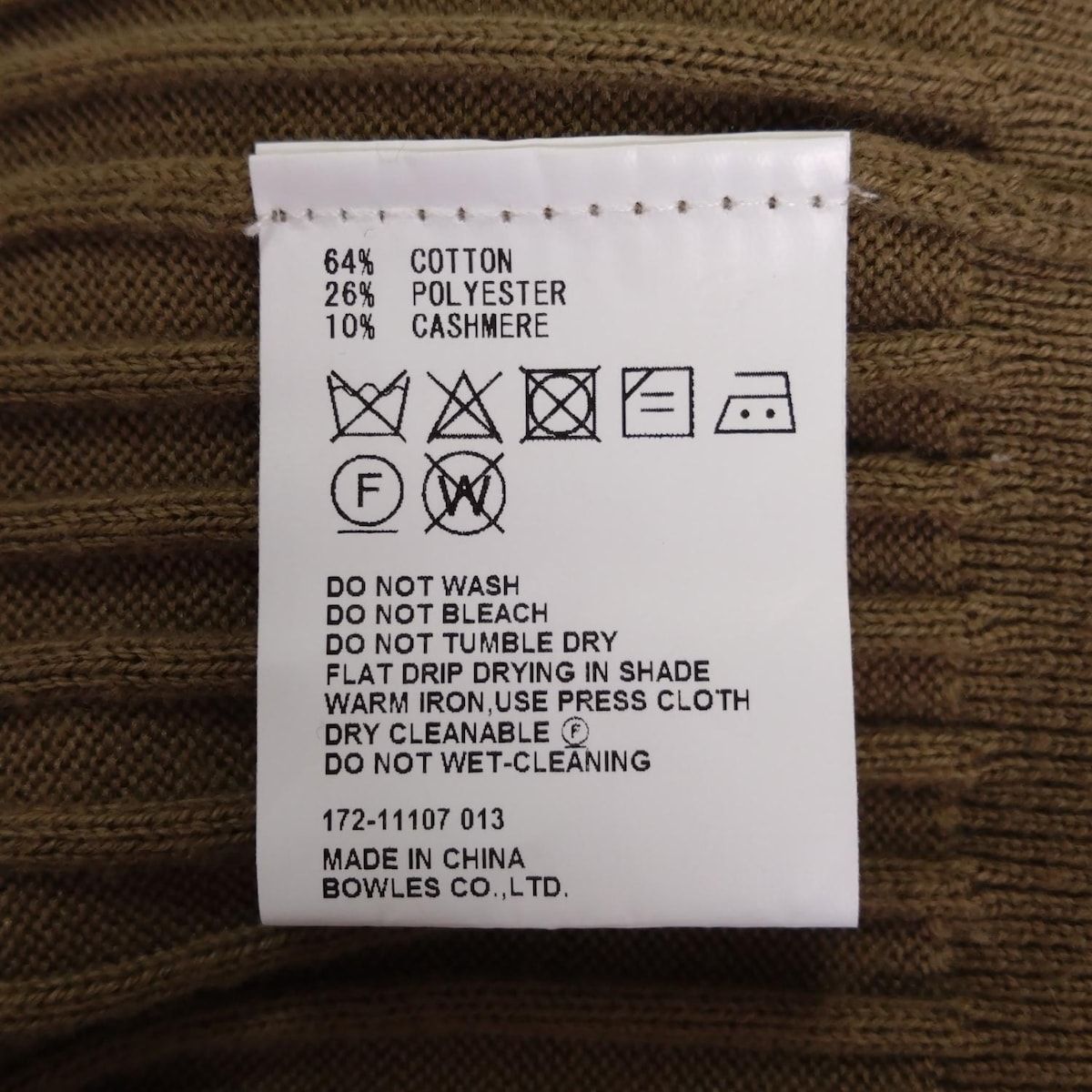 カーキ ハイネック