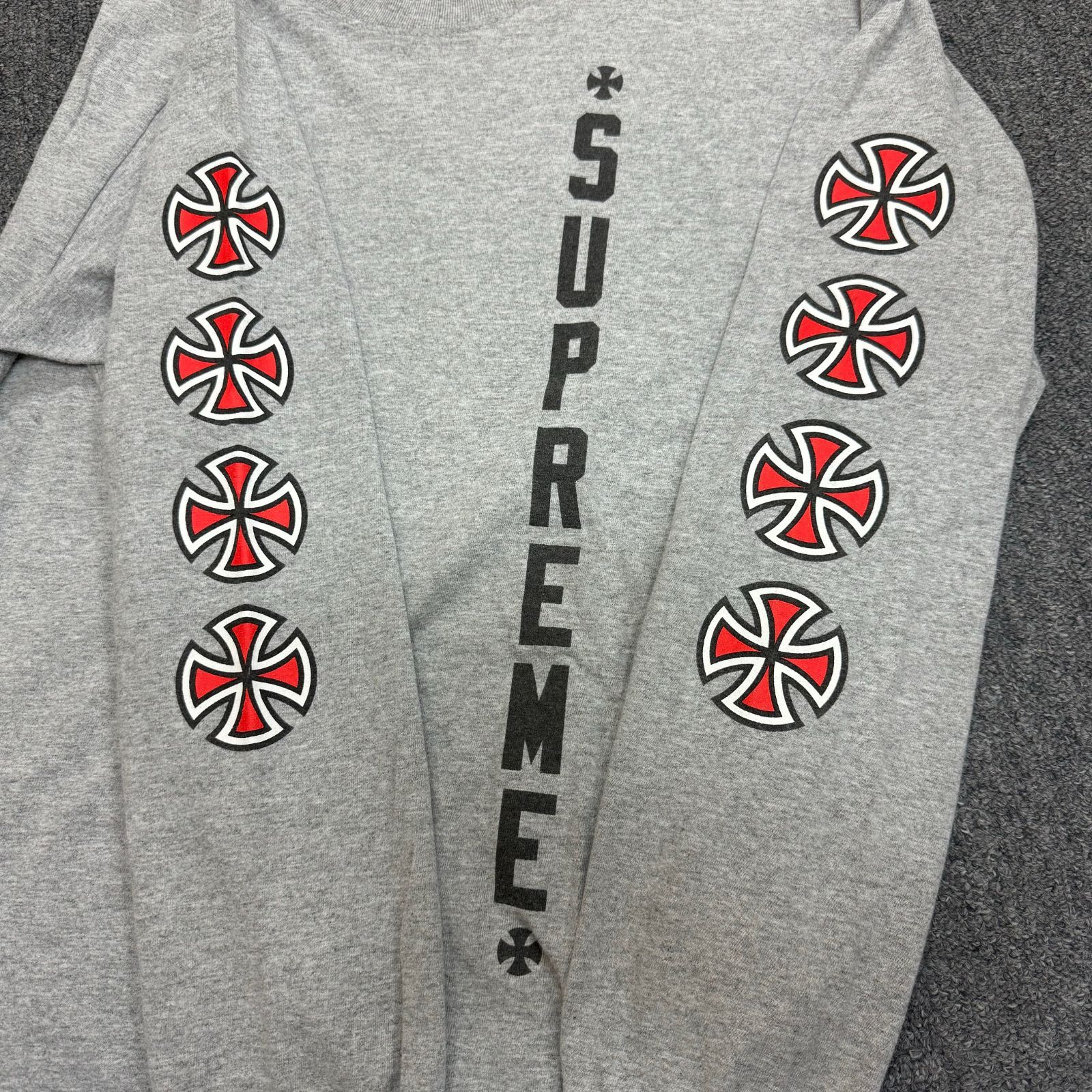 Supreme × independent Big Logo Tee ロンT カットソー