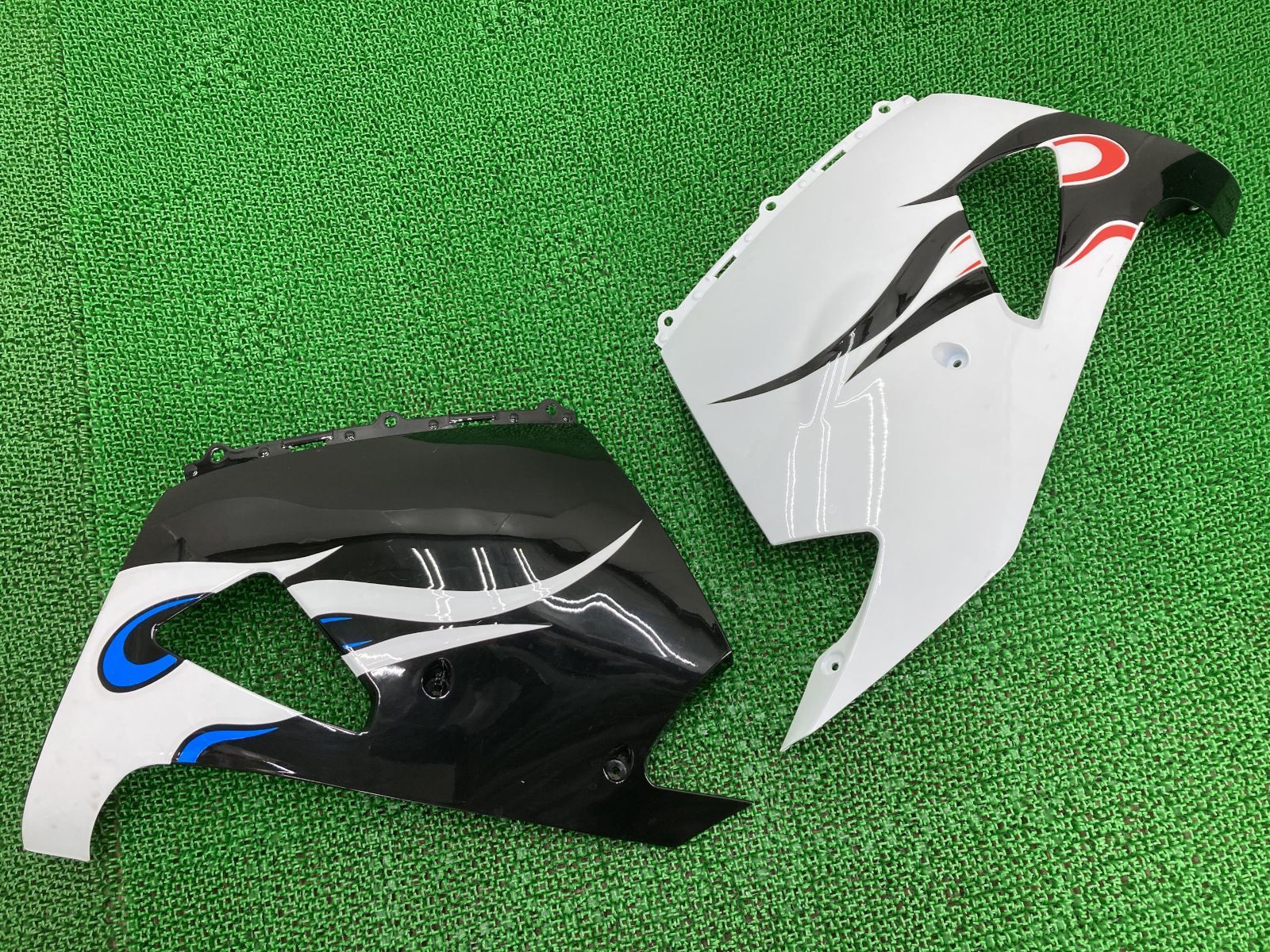 ZXMT製ZZ-R1400 アンダーカウル 左右 白/黒 社外 中古 バイク 部品 ZX1400A ZX-14R ノーマルタイプ 割れ欠け無し 品薄  希少品 - メルカリ