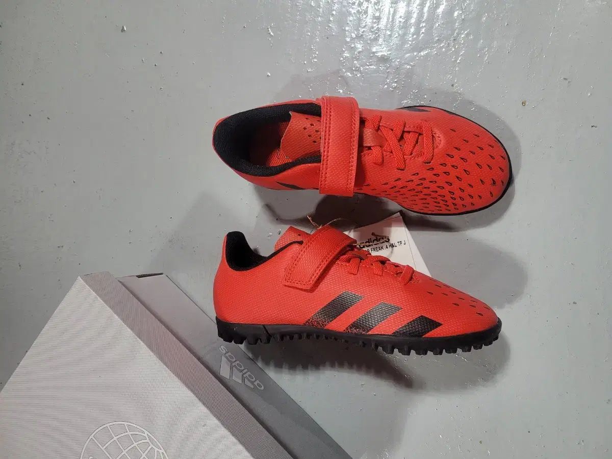 adidas(アディダス) キッズ サッカーシューズ 新品 215 225
