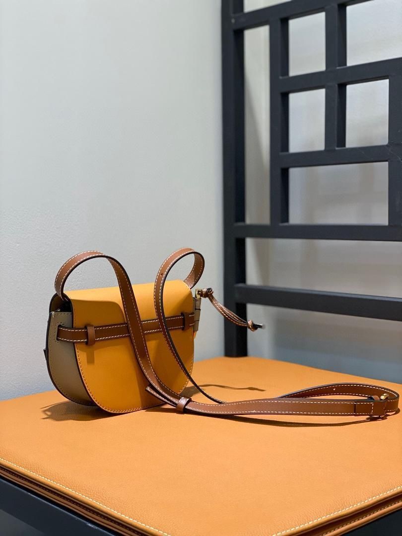 LOEWEロエベ ショルダーバッグ