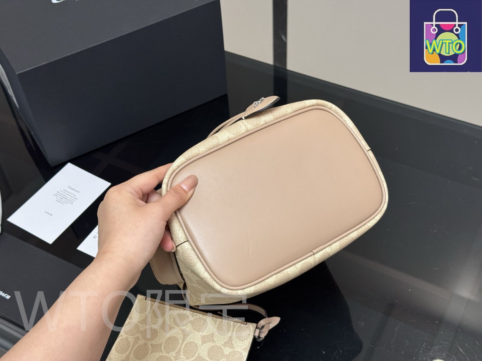 今日特価】Coach コーチ ローワン バケットバッグ 人気急上昇の