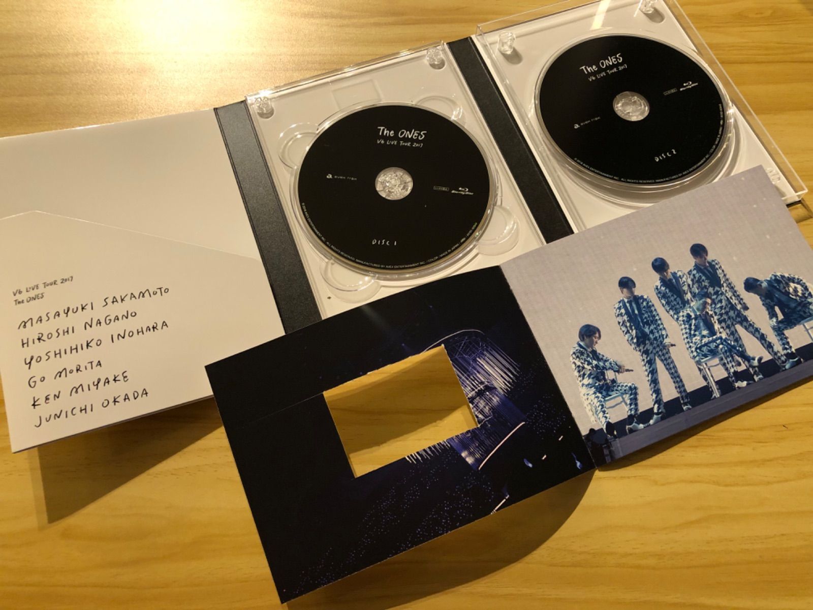 V6 - 新品送料込LIVE TOUR 2017 The ONES　初回A　Blu-ray Amazon.co.jp: LIVE TOUR 2017 The ONES(Blu-ray Disc2枚組