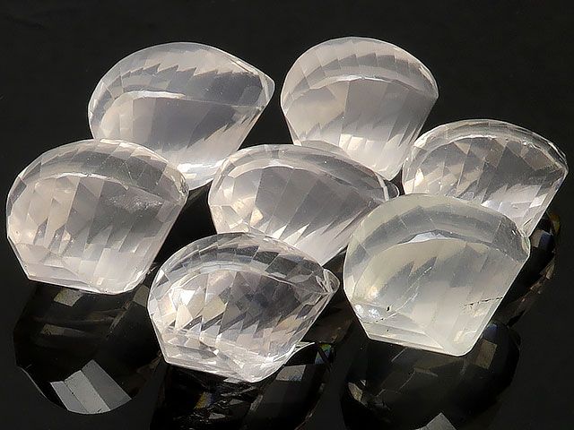粒販売】マダガスカル産 ローズクォーツ 4面ツイストドロップカット 17