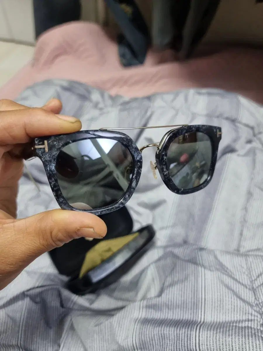 トムフォード TF541-K サングラス