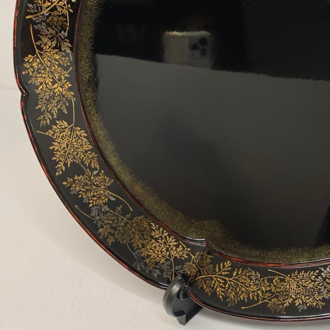 葵刳形忍草文盛器 共箱