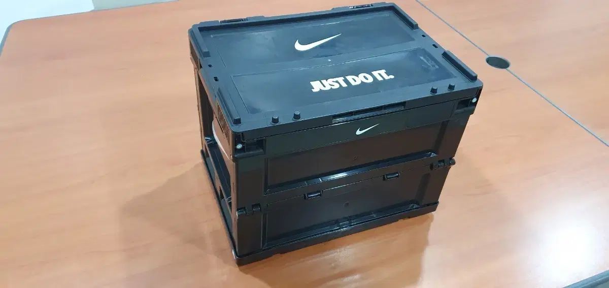 ナイキ メンバーズデイ ライブ フォールディング ボックス 靴 240mm