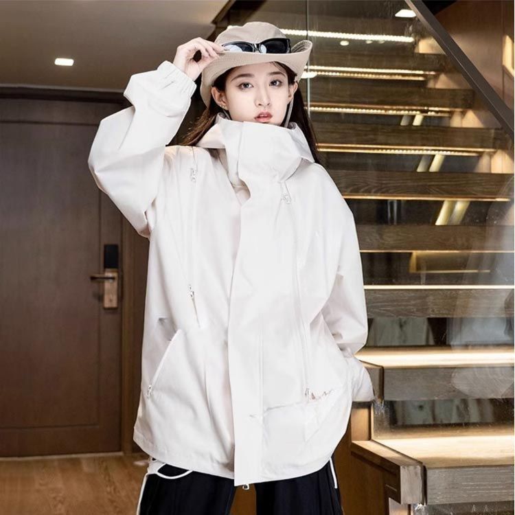 DESCENTE ホワイト マウンテンパーカー DESCENTE マウンテンパーカー レディース DESCENTE - デサント