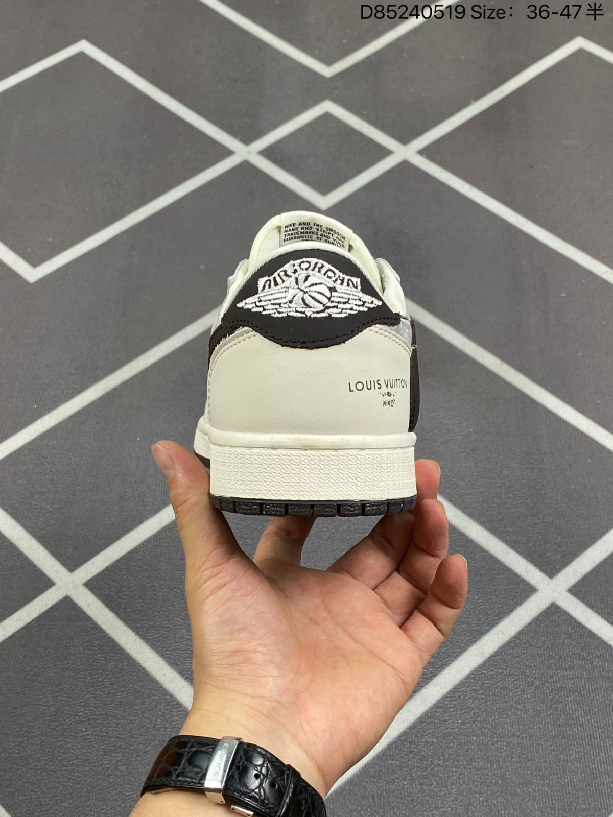 ナイキ スニーカー Travis Scott x Air Jordan 1 Low LX1988-200 男女兼用 並行輸入品