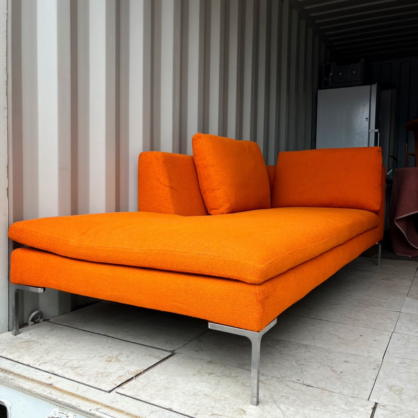 取付無料！b&bイタリア チャールズ オレンジファブリックシェーズロングソファ✨ 取付無料！b&bイタリア チャールズ オレンジファブリックシェーズ