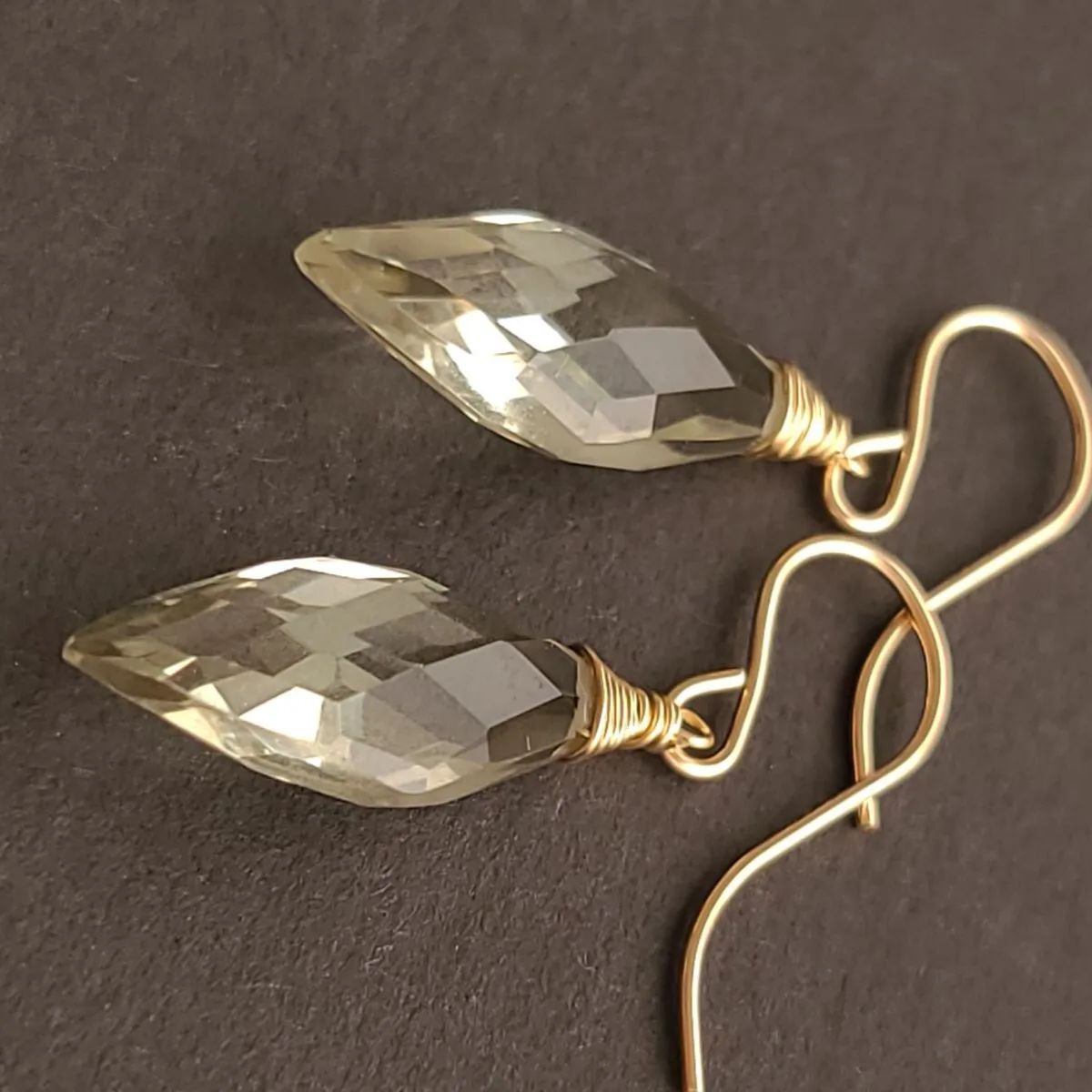 天然石 14kgf 宝石質グリーンアメジスト*ひし形の一粒ピアス - メルカリ