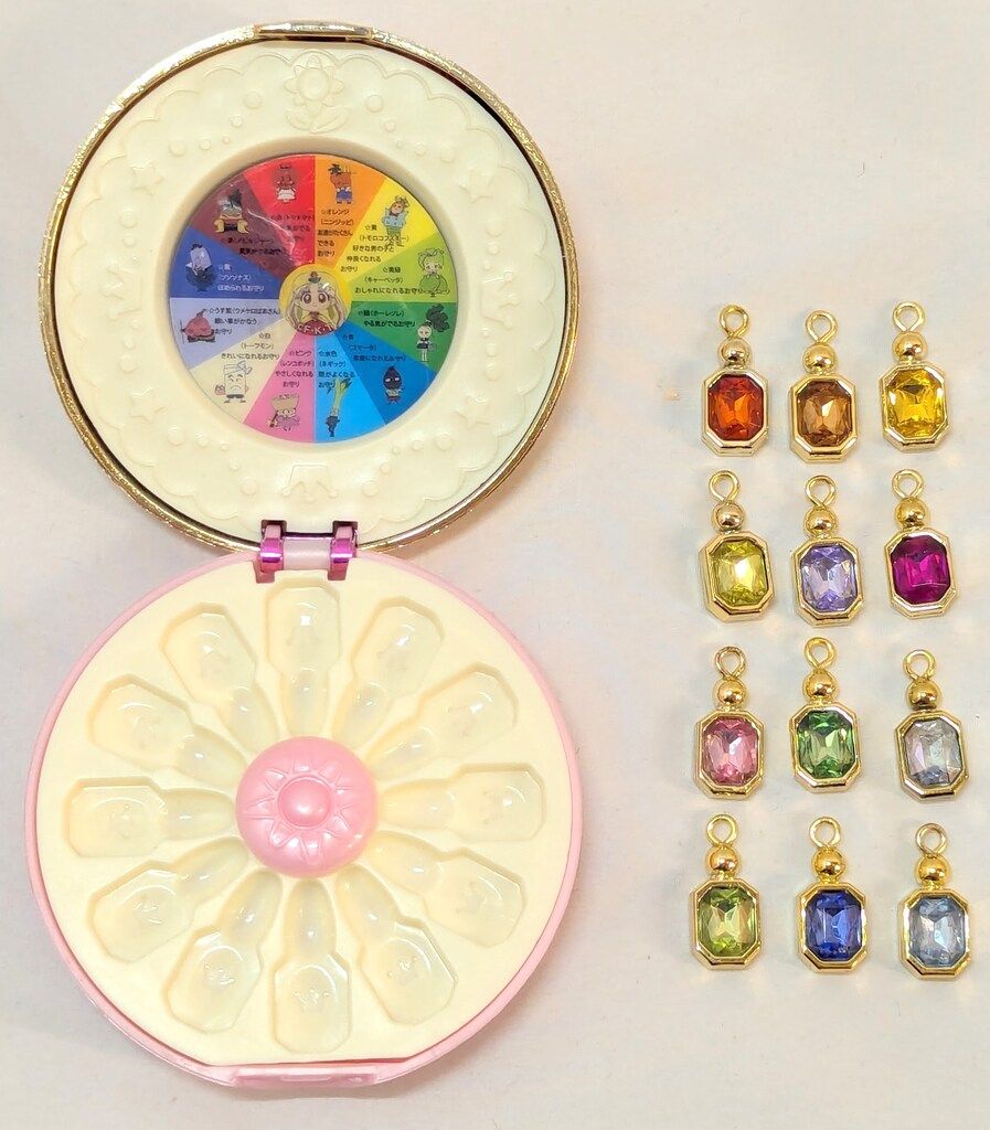 バンダイ 夢のクレヨン王国 おまじない香水びん ジュエリーコンパクト