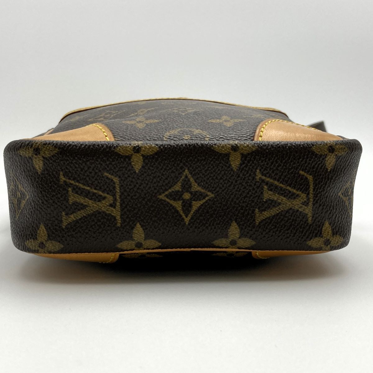 セール 美品 LOUIS VUITTON ルイ・ヴィトン ダヌーブ ベタ無し 