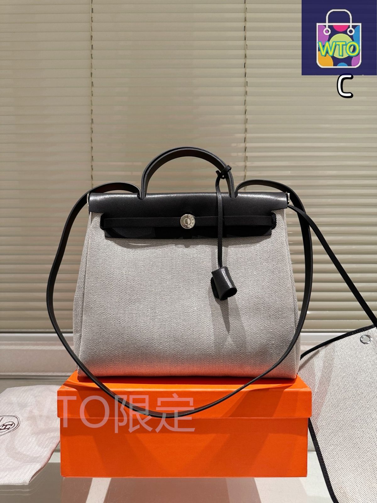 8633【未使用】ガールズ&パンツァー 額装ピンバッジセット 10周年記念