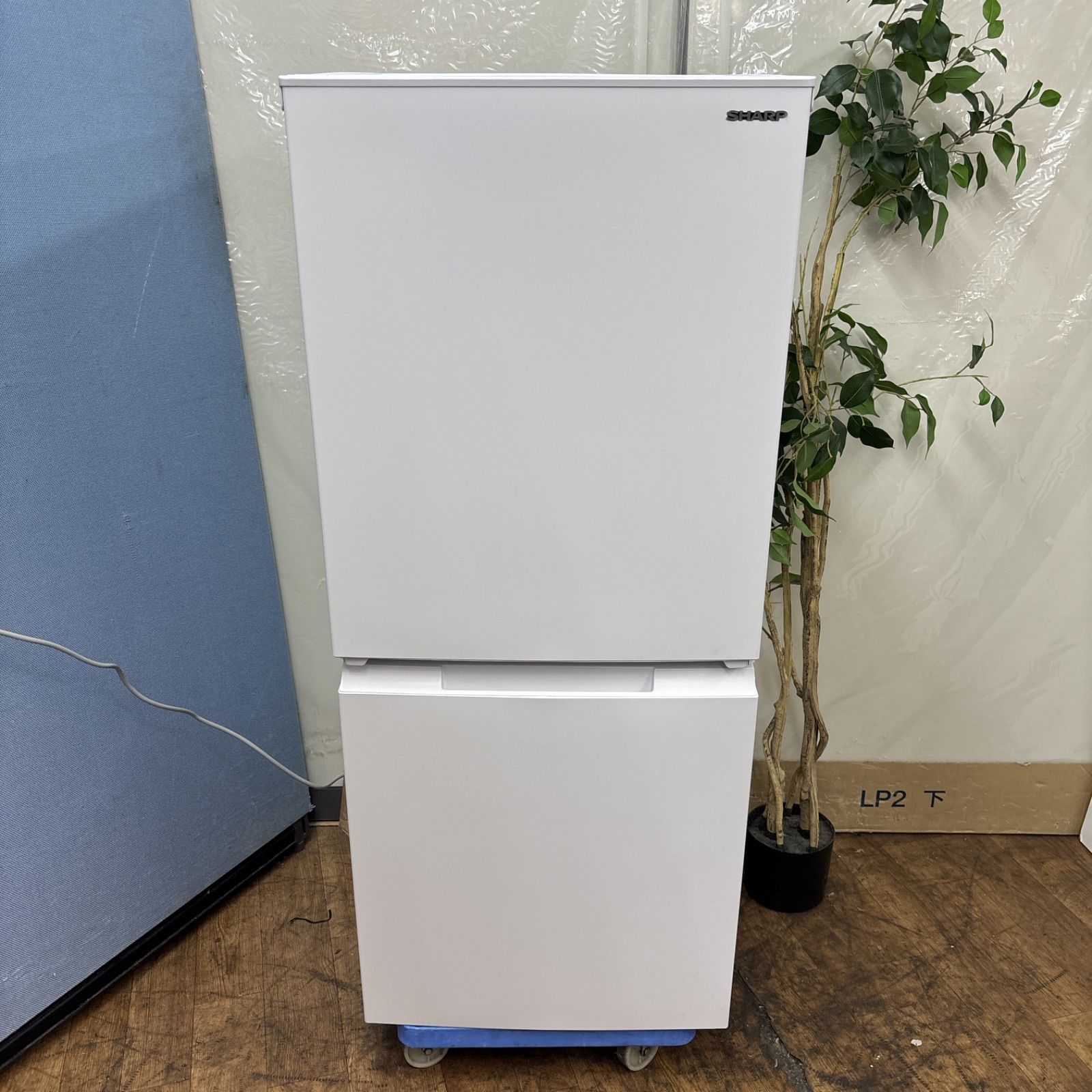 I335 ? 名古屋市近郊配送設置無料 2025年製の高年式♪ SHARP 冷蔵庫 152L 動作 済 クリーニング済