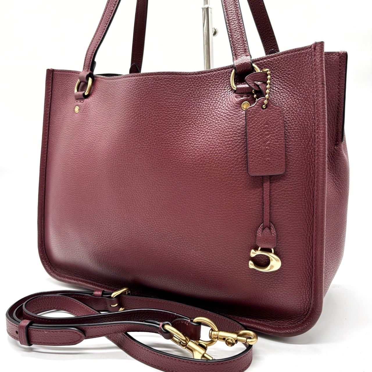 【美品】COACH ショルダーバッグ 2WAY ハンドバッグ A4可 チャーム付 極美品 コーチ ショルダーバッグ 2WAY ハンドバッグ 斜め掛け