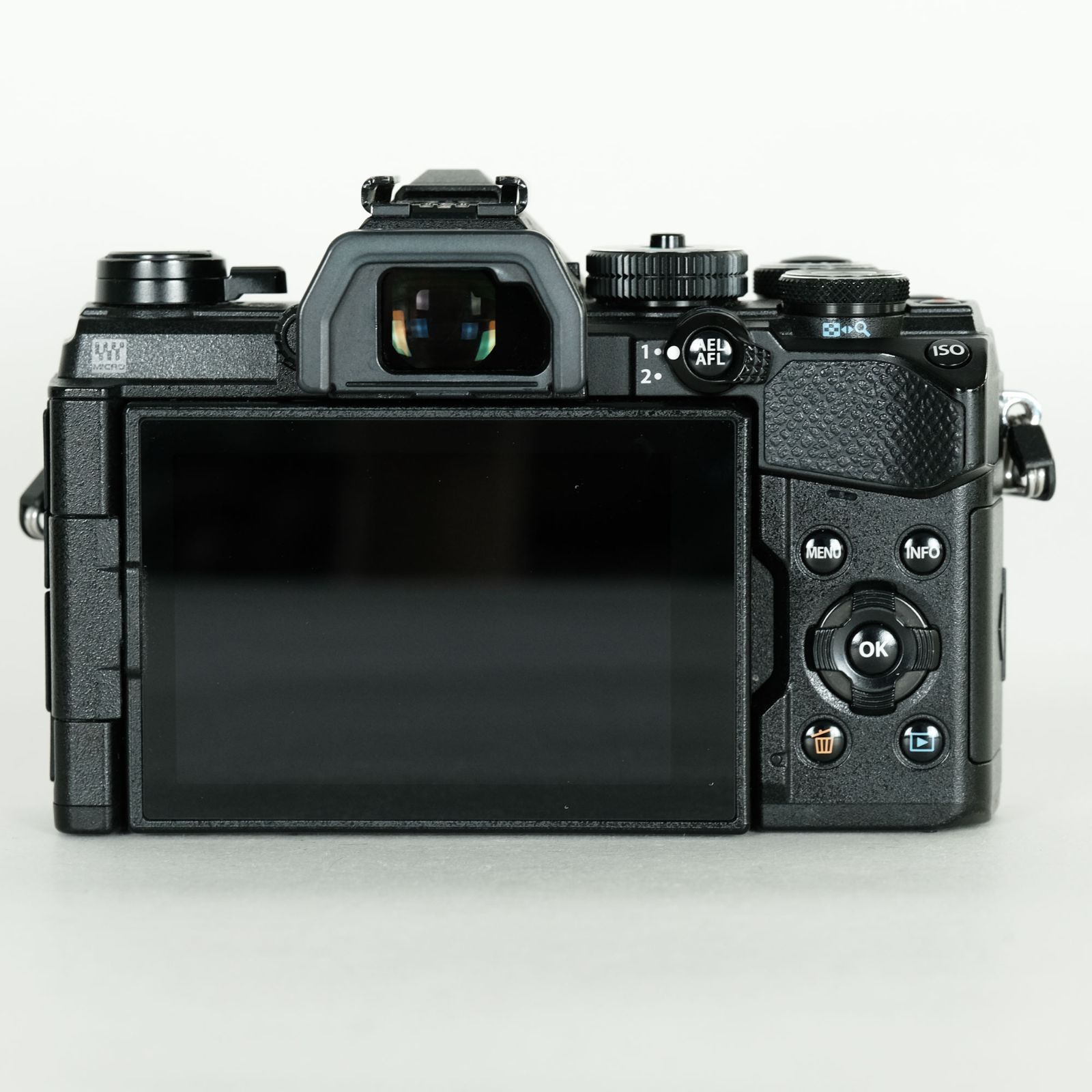 【美品】第3世代E-M5 Mark III ボディー※バッテリー３個他おまけ付 良品｜バッテリー3個付] OLYMPUS OM-D E-M5 Mark III [ボディ