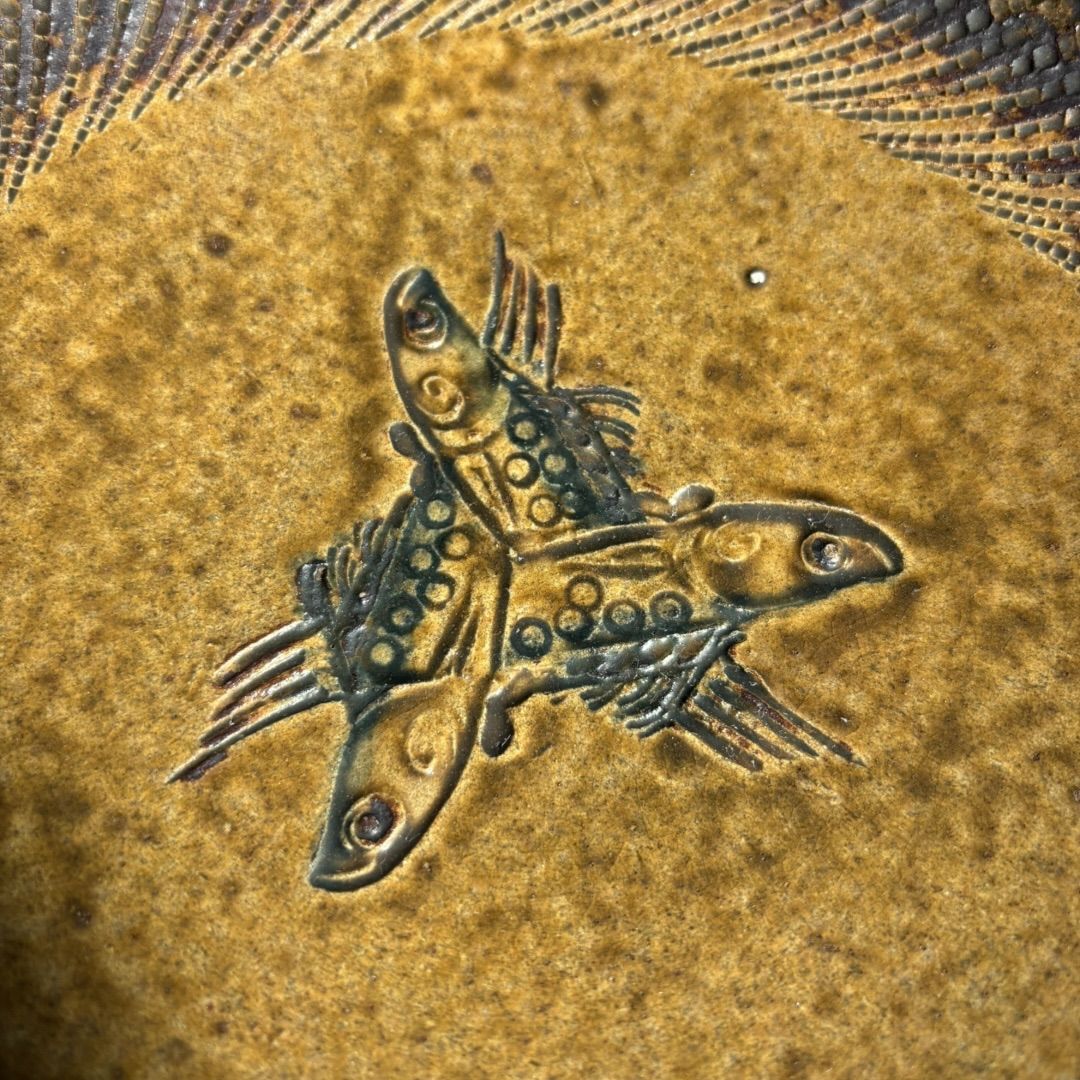 某有名オークション買入 飛び鉋 やちむん 品 飾り皿 和食器 1点物!! 和骨董 魚模様