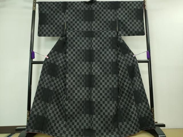 平和屋着物■極上　本塩沢　110亀甲　変わり市松　黒地　反端付き　逸品　未使用　DZAA7330kh5 平和屋着物□極上 本塩沢 110亀甲 変わり市松 黒地 反端付き 逸品