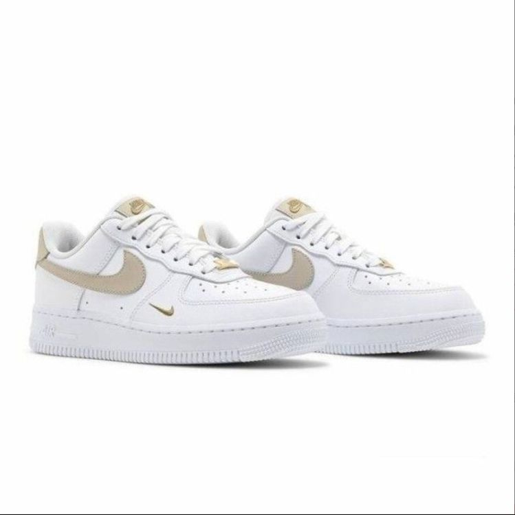 新品 NIKE ナイキ スニーカー NIKE WMNS AIR FORCE 1 LOW 07 BEIGE ナイキ ウィメンズ エアフォース1 ロー 07 エッセンシャル ベージュ CZ0270-105 男女兼用