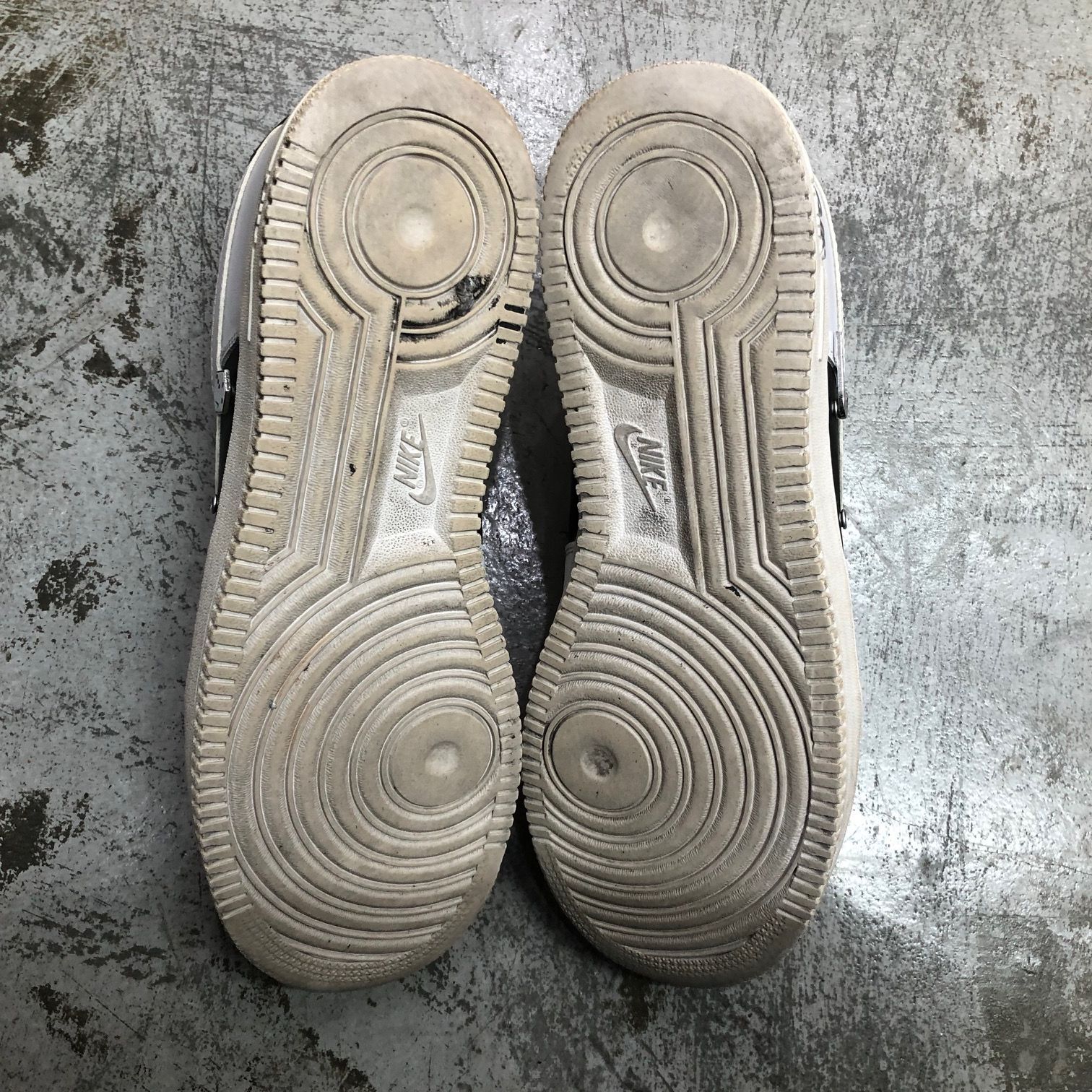 ナイキ★NIKE AIR FORCE 1 '07 ESS low エアフォース 1 シルバー Amazon | [ナイキ] エア フォース 1 ロー レトロ AIR FORCE 1