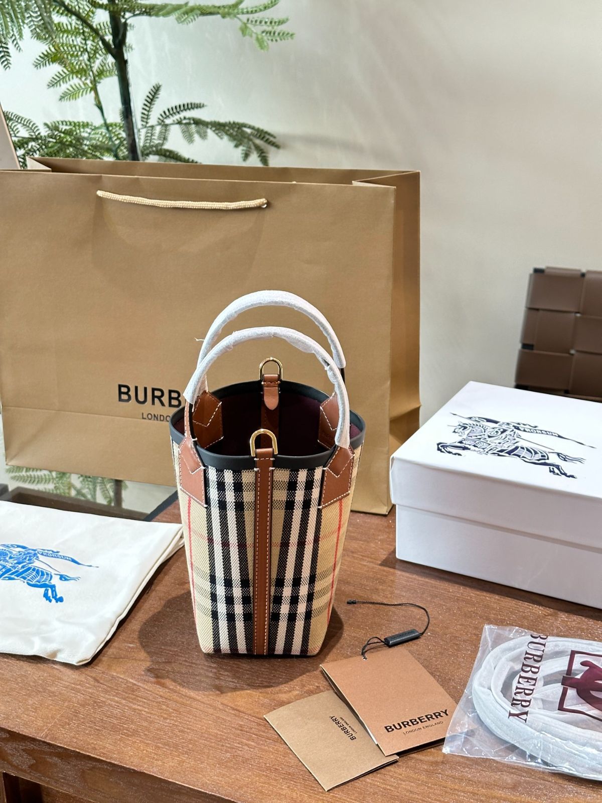 今日 Burberry Mini London Tote Bag - バーバリー ミニロンドン トートバッグ