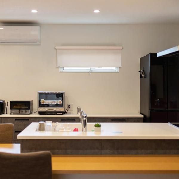 ロールスクリーン 横長 窓 ロールカーテン 取り付け 天井 カーテンレール おしゃれ 北欧 取付金具 無地 モダン 安い キッチン おすすめ 部屋 タチカワ 立川機工 dik-0211