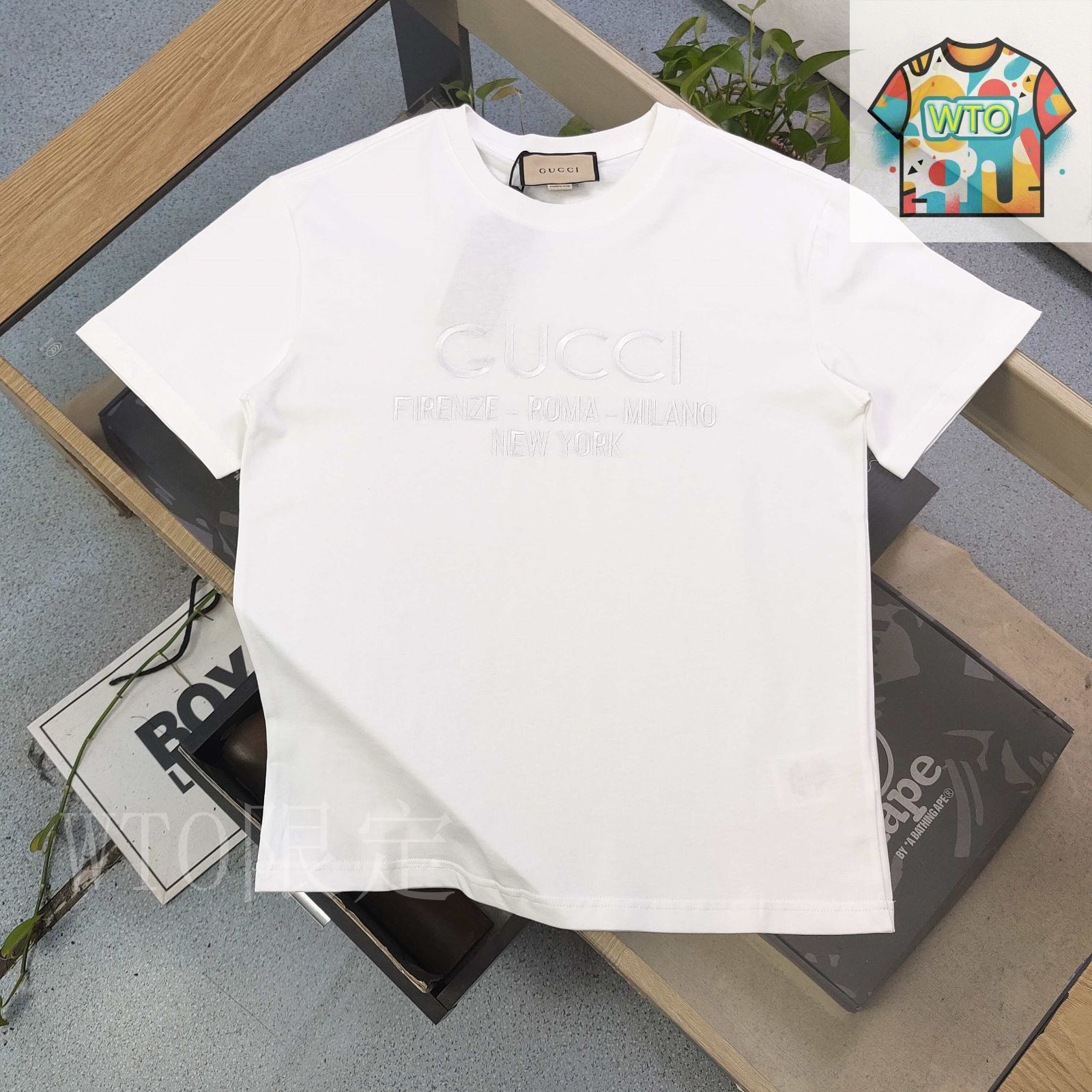 GUCCI ホワイト 半袖Tシャツ ロゴ刺繍 gucci 半袖tシャツ 刺繍ロゴ入り グッチ 夏服 おしゃれ gucci