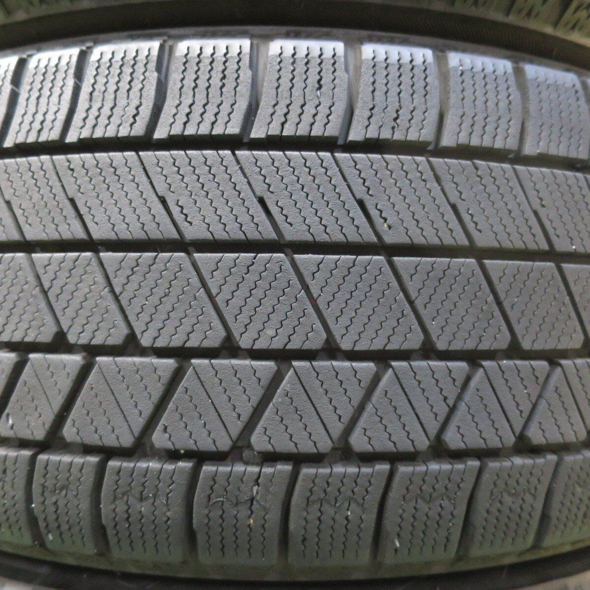 バリ溝‼️ブリヂストンスタッドレスセット2021年製215/60R17C-HR等 バリ溝‼️ブリヂストンスタッドレスセット2021年製215/60R17C-HR