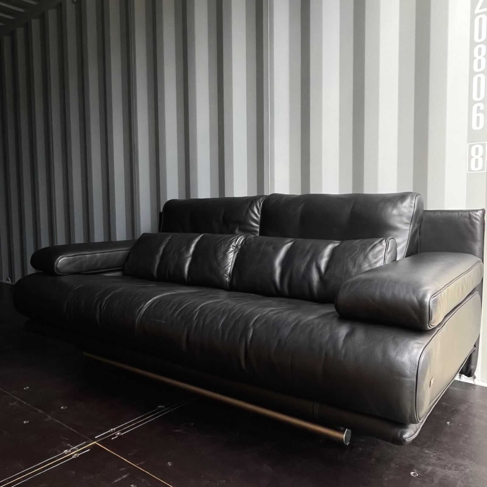 取付無料！ロルフベンツ 総本革 ブラックモダン クッション付き高級