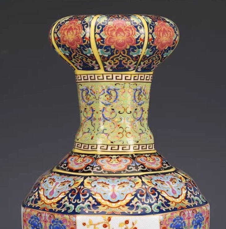 景徳鎮 陶磁 琺瑯彩蒜頭瓶 現代工芸品 美術品 装飾品 置物 景徳鎮 陶磁 琺瑯彩蒜頭瓶 現代工芸品 美術品 装飾品 置物