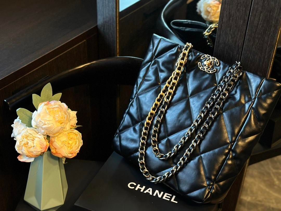 正規品　CHANEL ブラック キルティング バッグ CHANEL ブラック キルティング ショルダーバッグ - メルカリ